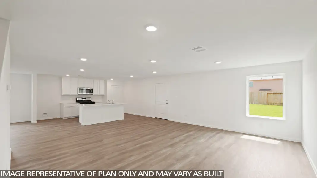Spacious, unfurnished interior of a new home in Lexington Heights, Willis (Image 11).