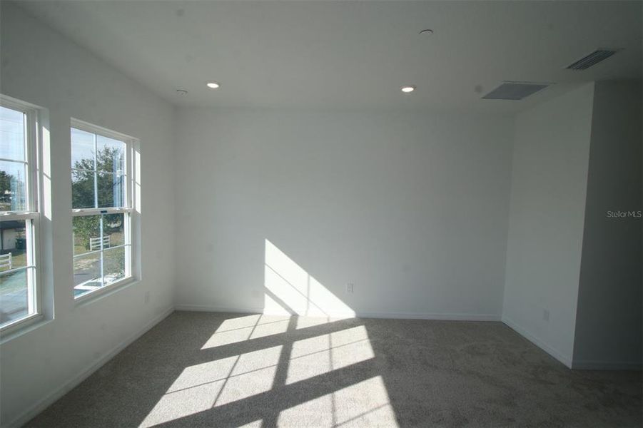 Spacious, unfurnished interior of a new home in , Orlando (Image 20).
