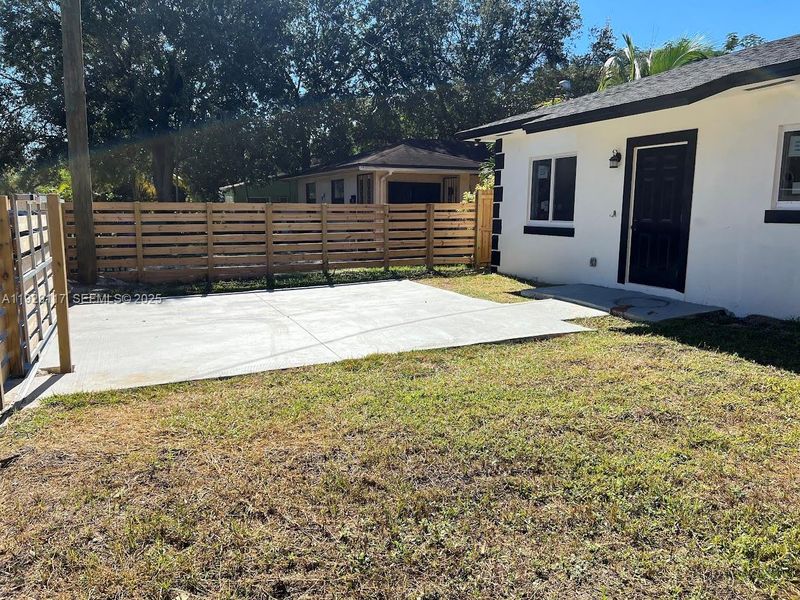 Exterior details and patio area of a home in , Miami (Image 9).