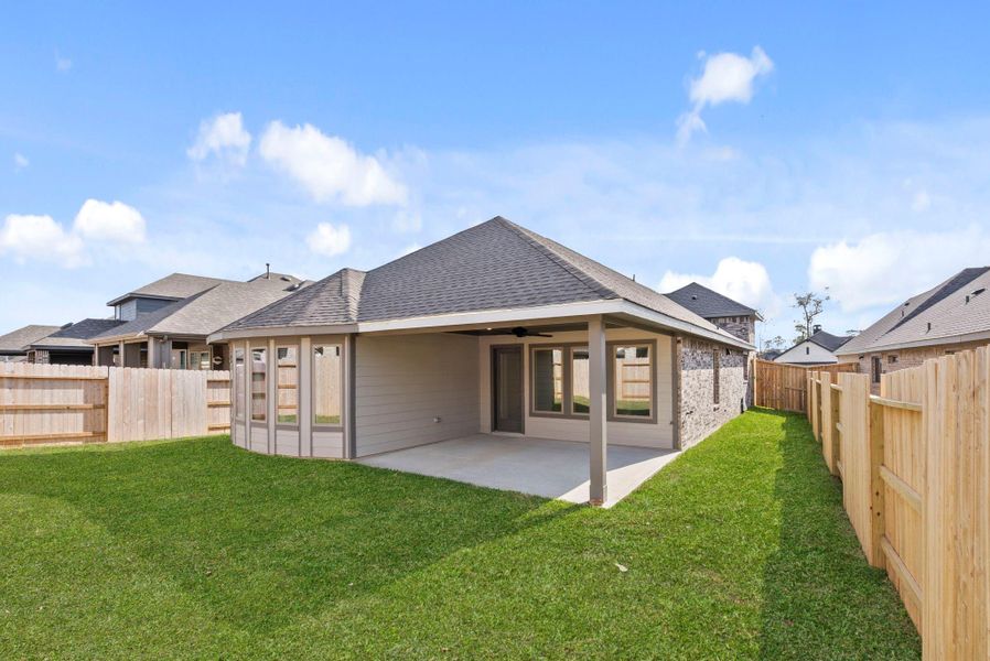 Exterior details and patio area of a home in Grand Central Park, Conroe (Image 22).