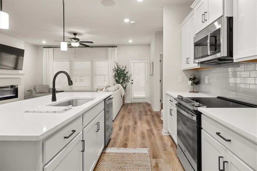 Furnished interior view inside a new home in , Jasper (Image 15).