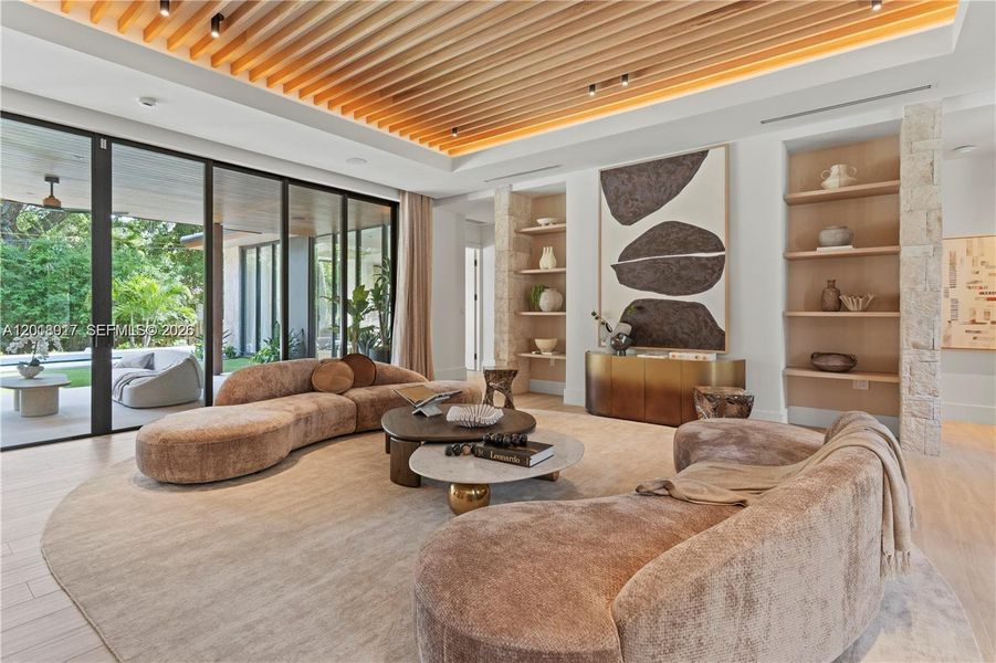 Community amenities in , Miami (Image 51).