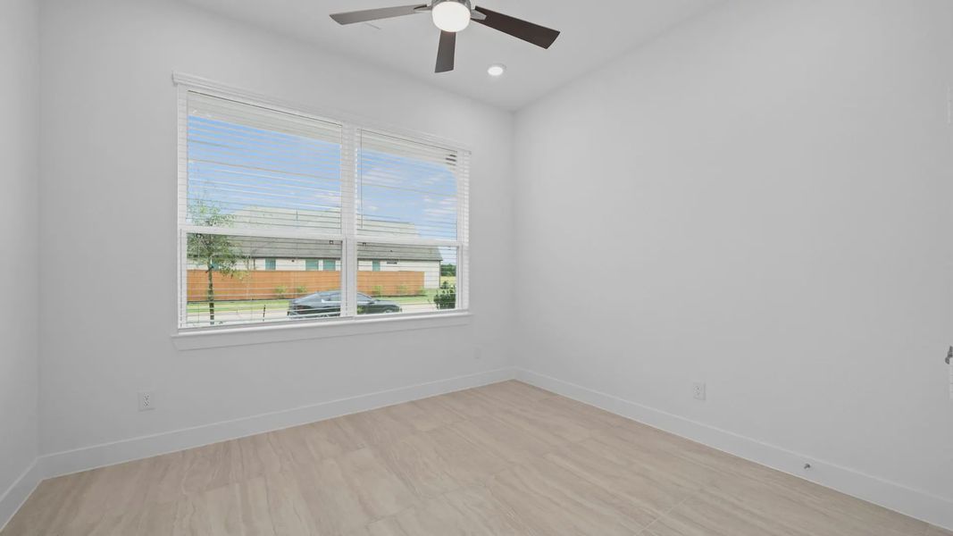Spacious, unfurnished interior of a new home in Lakes of Cane Island, Katy (Image 13).