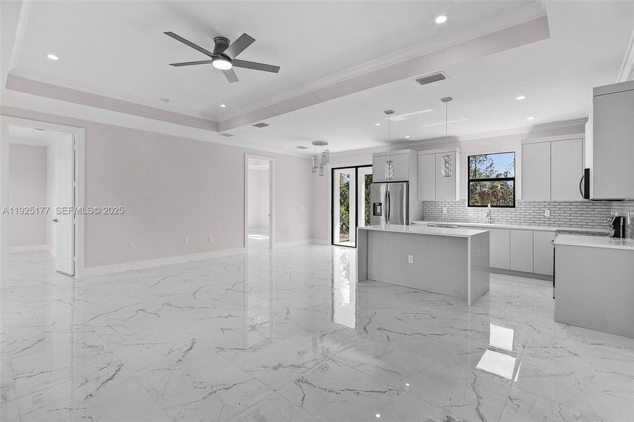Spacious, unfurnished interior of a new home in , Naples (Image 11).