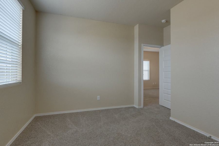 Spacious, unfurnished interior of a new home in Somerset Trails, San Antonio (Image 15).