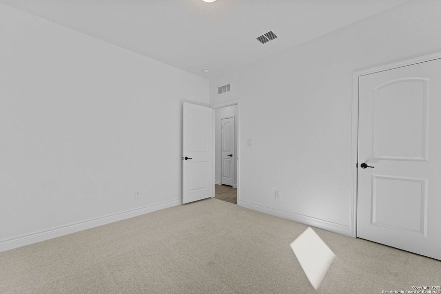 Spacious, unfurnished interior of a new home in Lily Springs, Seguin (Image 18).