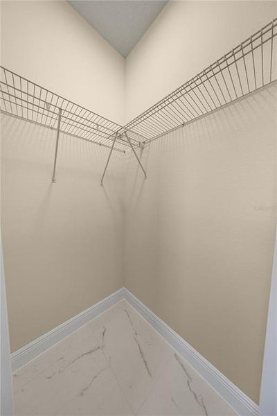 Spacious, unfurnished interior of a new home in , Belleview (Image 12).