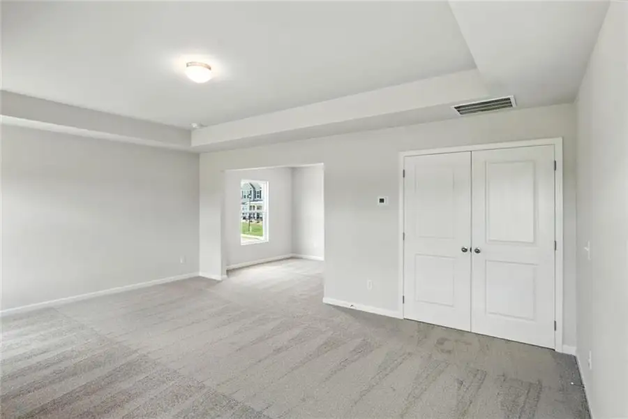 Spacious, unfurnished interior of a new home in Hampton Ridge, Jefferson (Image 8).