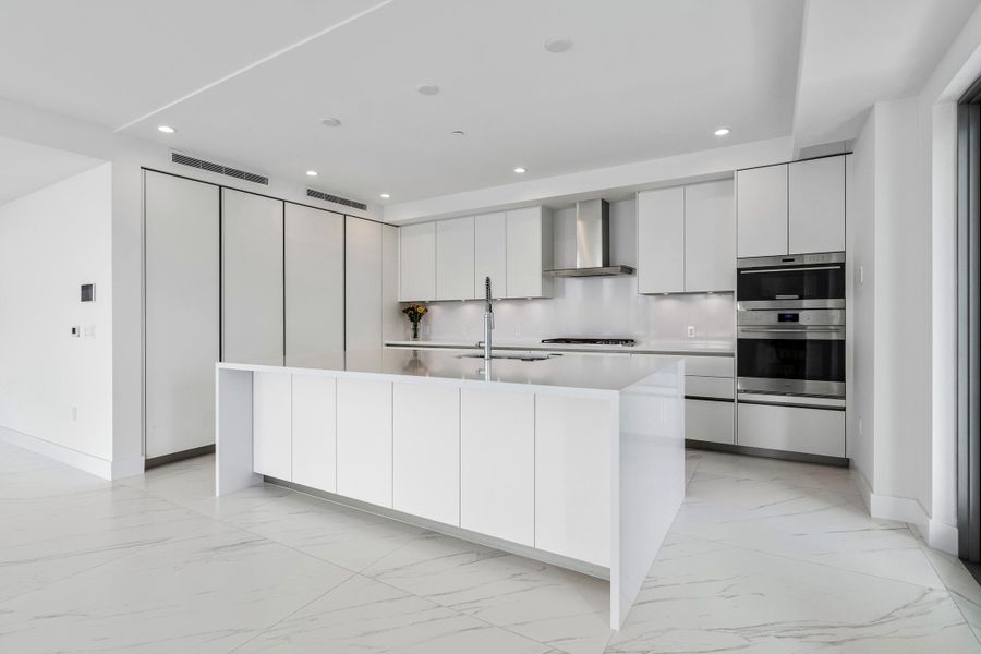 Royal Palm Residence #402