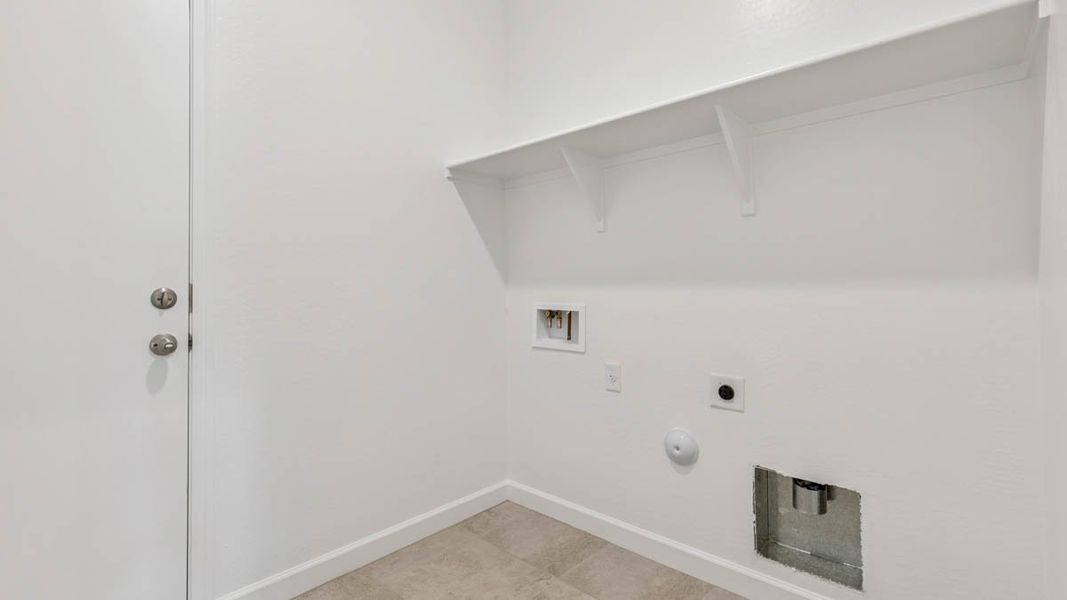 Spacious, unfurnished interior of a new home in Sorrento, Maricopa (Image 26).