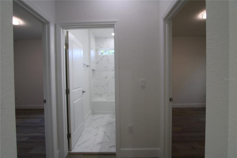 Spacious, unfurnished interior of a new home in , Citrus Springs (Image 18).