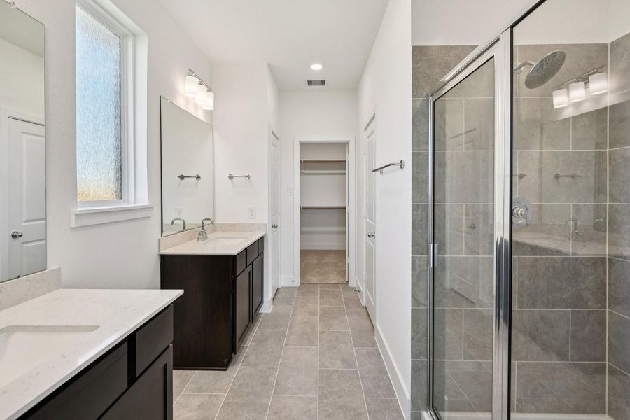 1106 Big Longhorn Primary Bath (2) 1106 Big Longhorn Primary Bath (2)