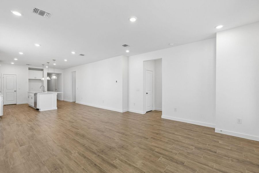 Spacious, unfurnished interior of a new home in Windcress, Cove (Image 19).