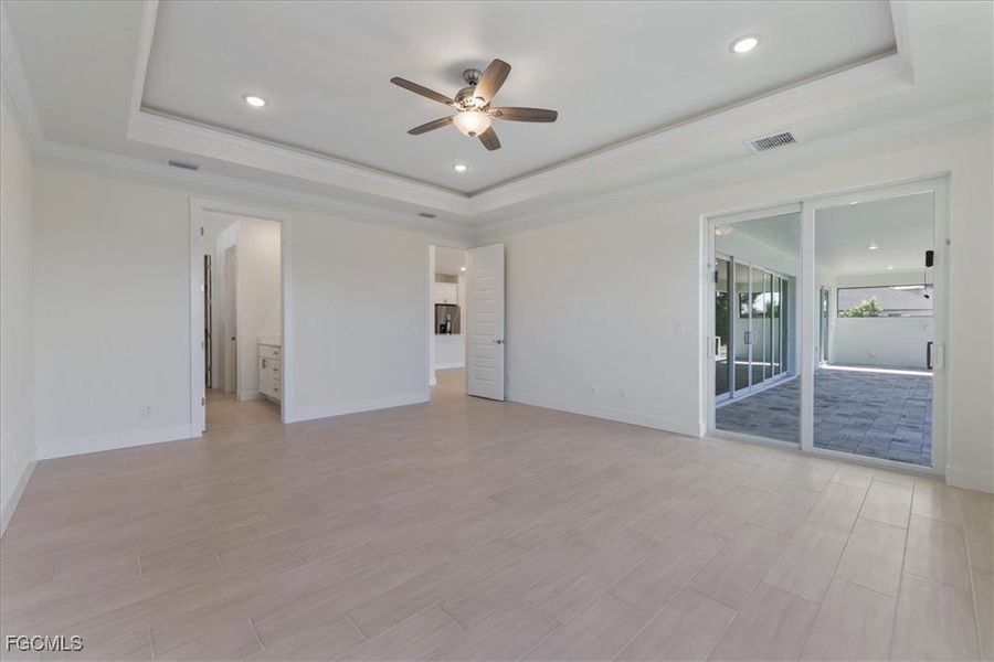 Spacious, unfurnished interior of a new home in Cape Coral, Cape Coral (Image 34).