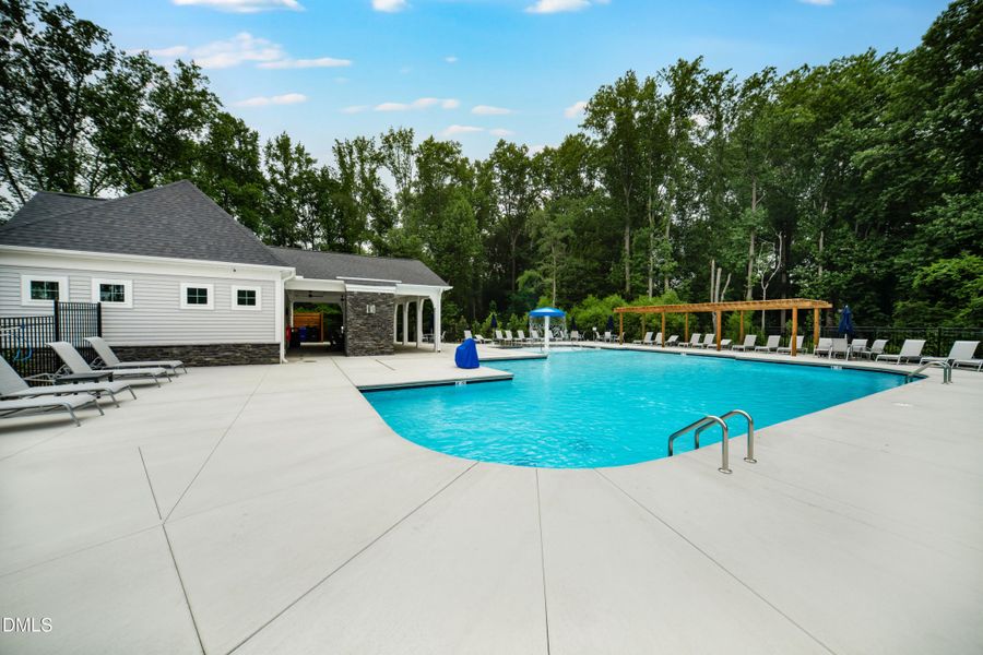 SUN_SherriDowns_Pic_Pool_04