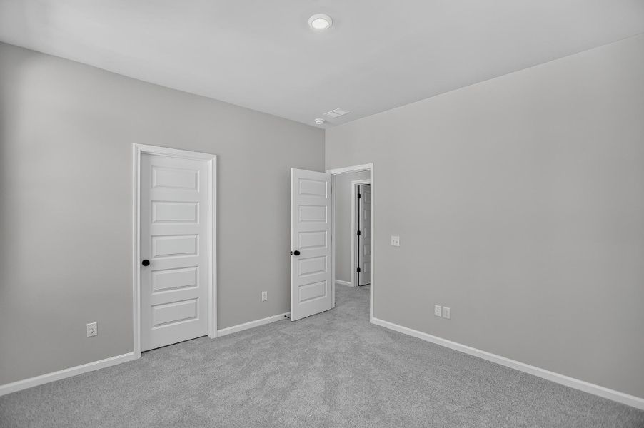 Spacious, unfurnished interior of a new home in Heron's Walk at Summers Corner, Summerville (Image 18). Spacious, unfurnished interior of a new home in Heron's Walk at Summers Corner, Summerville (Image 18).