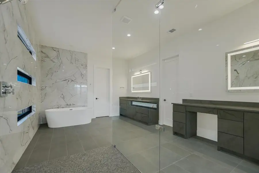 Furnished interior view inside a new home in , Horseshoe Bay (Image 10).