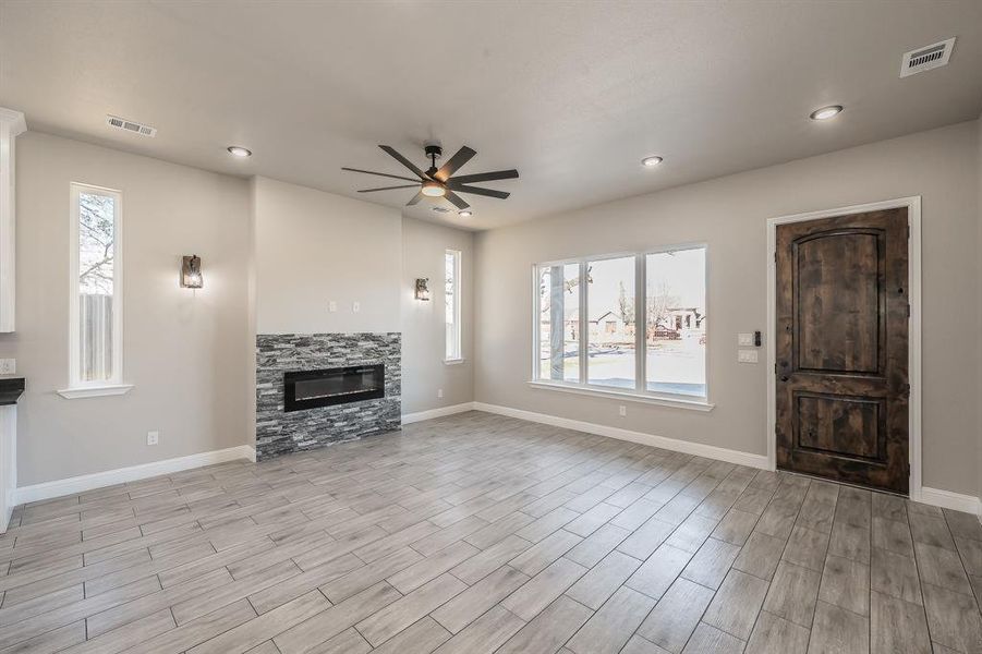 Spacious, unfurnished interior of a new home in , Bridgeport (Image 15).