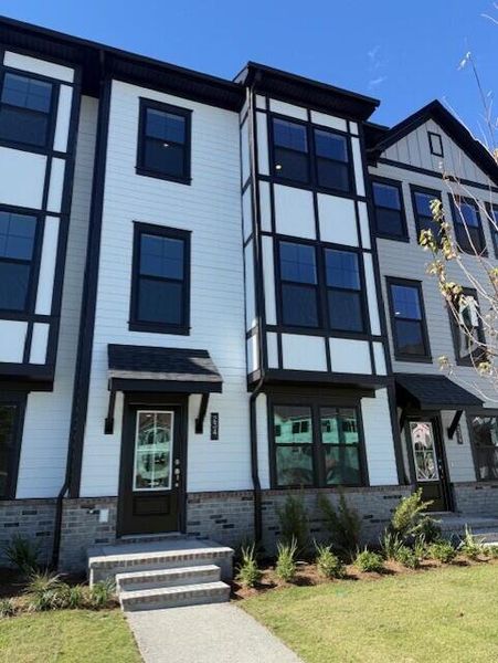 Condo located in Summerville, SC showcasing its design and architecture (Image 3).