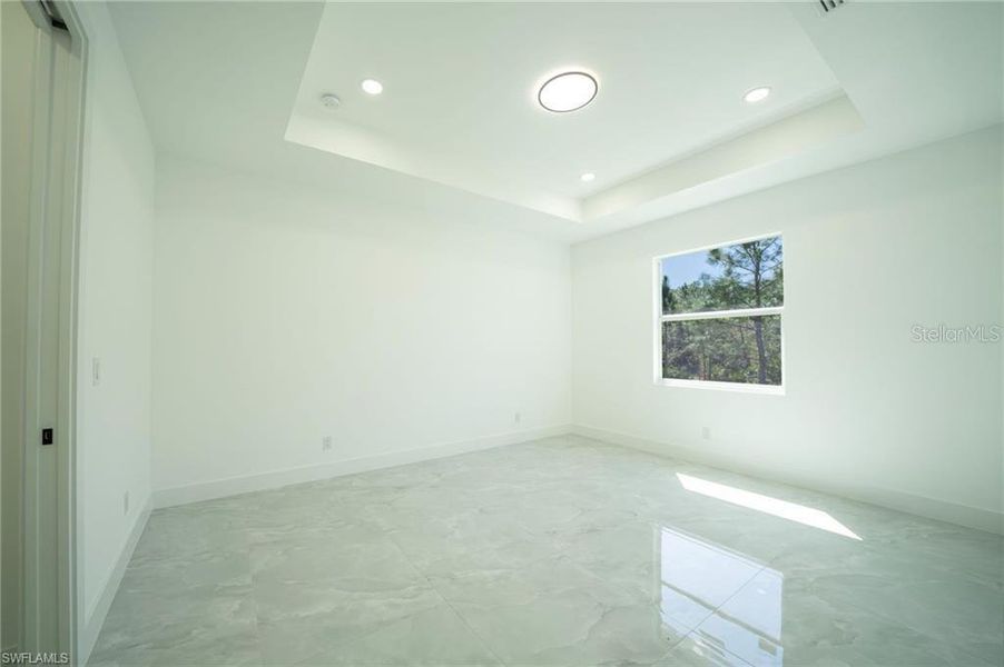 Spacious, unfurnished interior of a new home in , Lehigh Acres (Image 16).