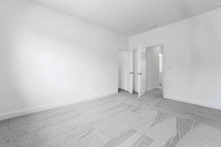 Spacious, unfurnished interior of a new home in Falls Creek, Flowery Branch (Image 26).