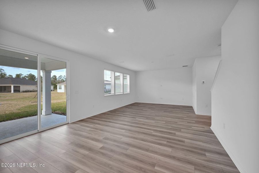 Spacious, unfurnished interior of a new home in Hyland Trail, Green Cove Springs (Image 28).