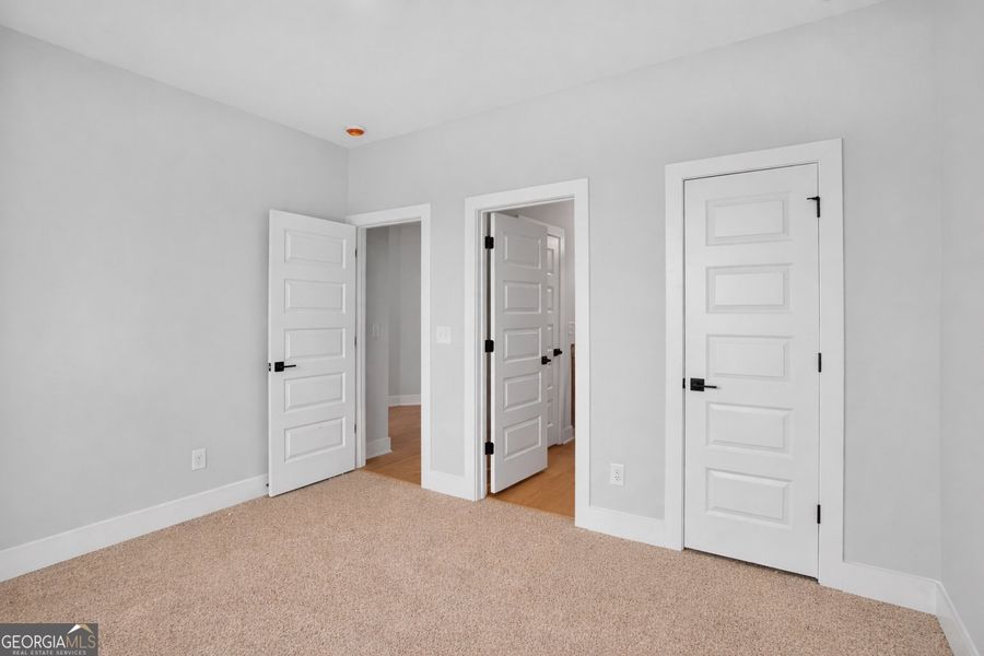 Spacious, unfurnished interior of a new home in The Fairways at Mirror Lake, Villa Rica (Image 25). Spacious, unfurnished interior of a new home in The Fairways at Mirror Lake, Villa Rica (Image 25).