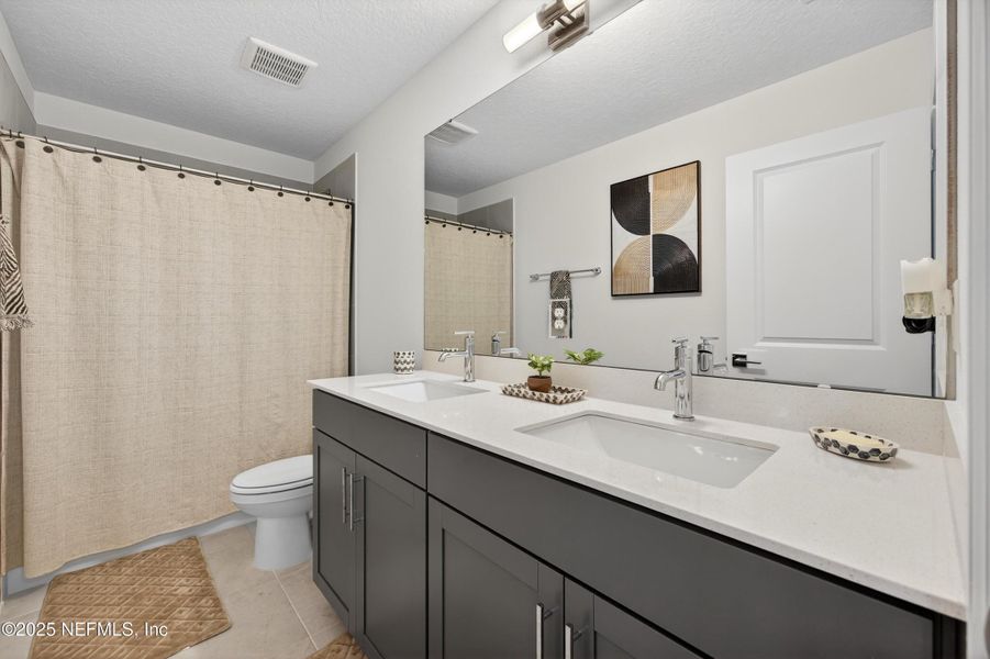 Furnished interior view inside a new home in , Middleburg (Image 38).