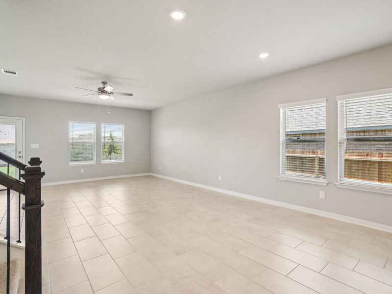 Spacious, unfurnished interior of a new home in Lark Canyon, New Braunfels (Image 14).
