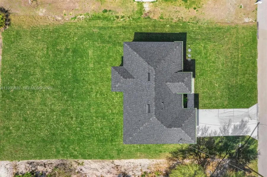 Exterior details and patio area of a home in , Lehigh Acres (Image 4).