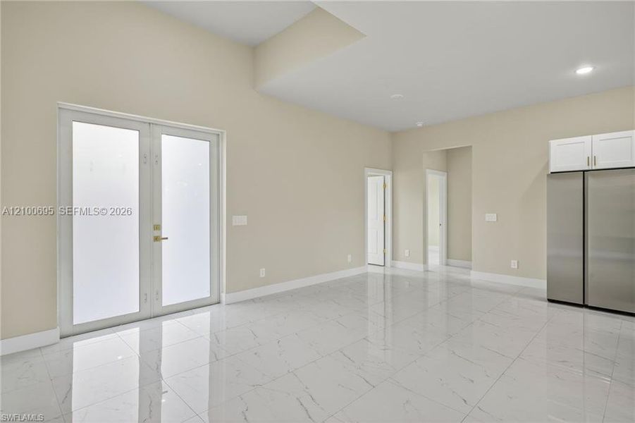 Spacious, unfurnished interior of a new home in , Lehigh Acres (Image 13).