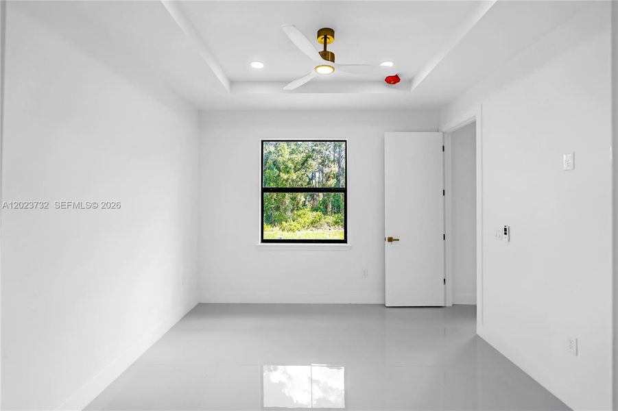 Spacious, unfurnished interior of a new home in , Lehigh Acres (Image 27).
