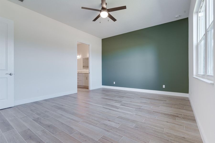 Spacious, unfurnished interior of a new home in , Vero Beach (Image 14).