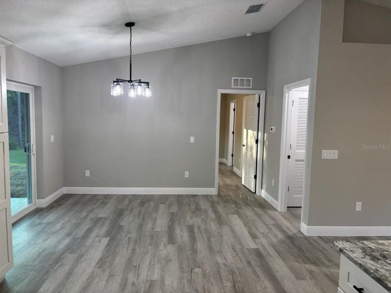 Spacious, unfurnished interior of a new home in , Citrus Springs (Image 25).