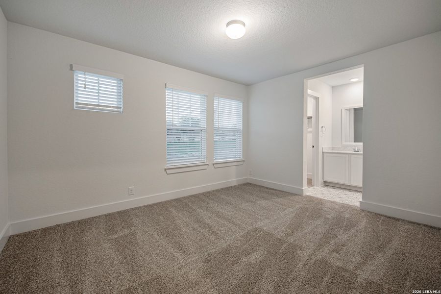 Spacious, unfurnished interior of a new home in Stillwater Ranch, San Antonio (Image 28).