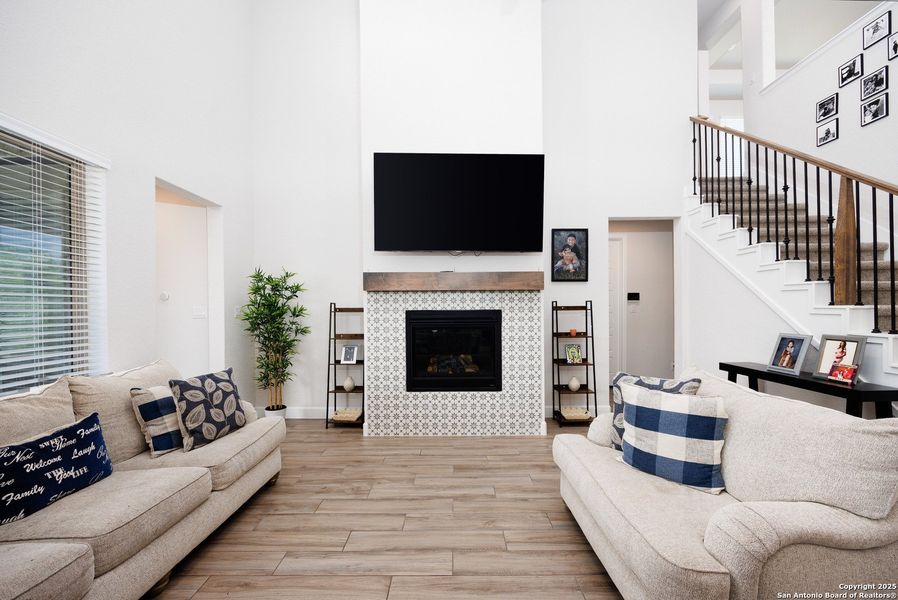 Furnished interior view inside a new home in Weston Oaks 55', San Antonio (Image 15). Furnished interior view inside a new home in Weston Oaks 55', San Antonio (Image 15).