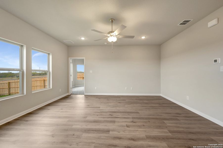 Spacious, unfurnished interior of a new home in Paloma Park, Converse (Image 45).