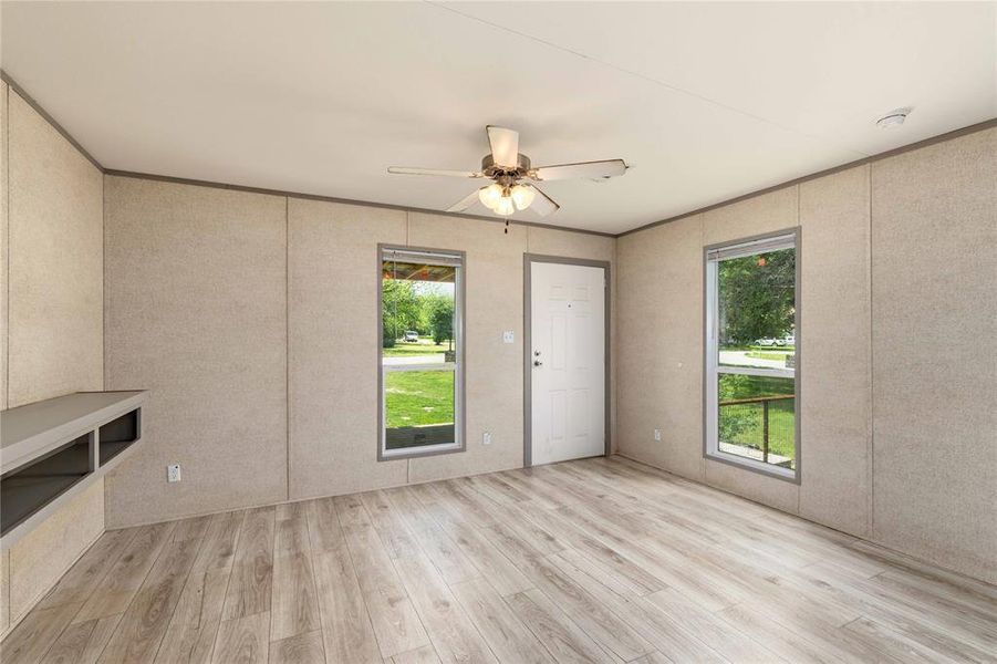 Spacious, unfurnished interior of a new home in , De Leon (Image 8).