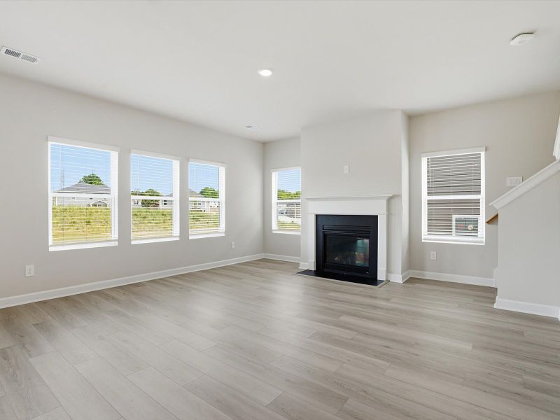 Spacious, unfurnished interior of a new home in Wexford Park, Fountain Inn (Image 11).