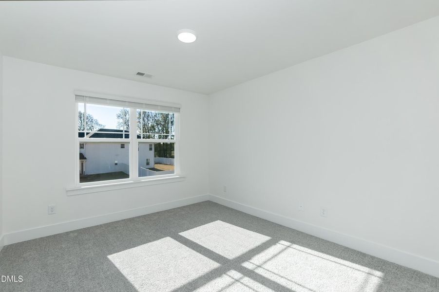 Spacious, unfurnished interior of a new home in Jackson Ridge, Pikeville (Image 27).