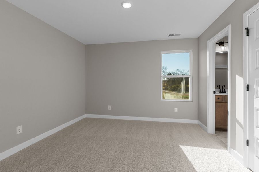 Spacious, unfurnished interior of a new home in Oxford Station, Gallatin (Image 22).