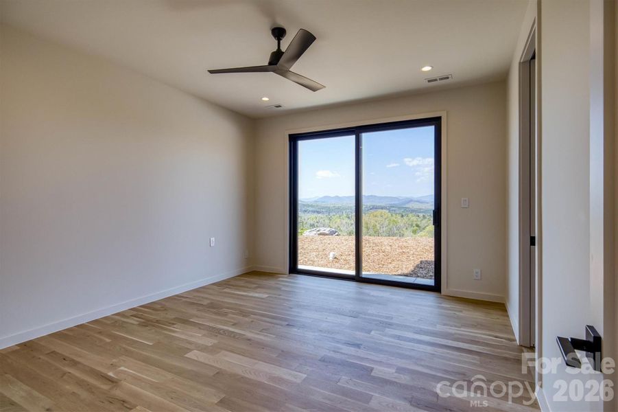 Spacious, unfurnished interior of a new home in , Nebo (Image 19).