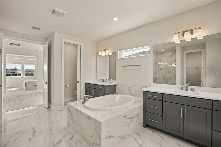 Furnished interior view inside a new home in , Orlando (Image 32).