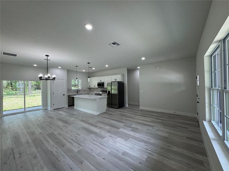 Spacious, unfurnished interior of a new home in , Citrus Springs (Image 17).