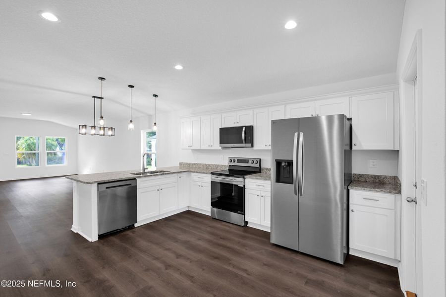 Furnished interior view inside a new home in , Palatka (Image 9).