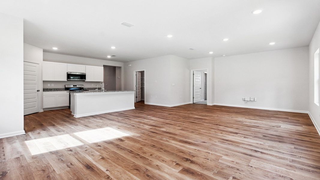 Spacious, unfurnished interior of a new home in Wesley Park, Crawfordville (Image 25).