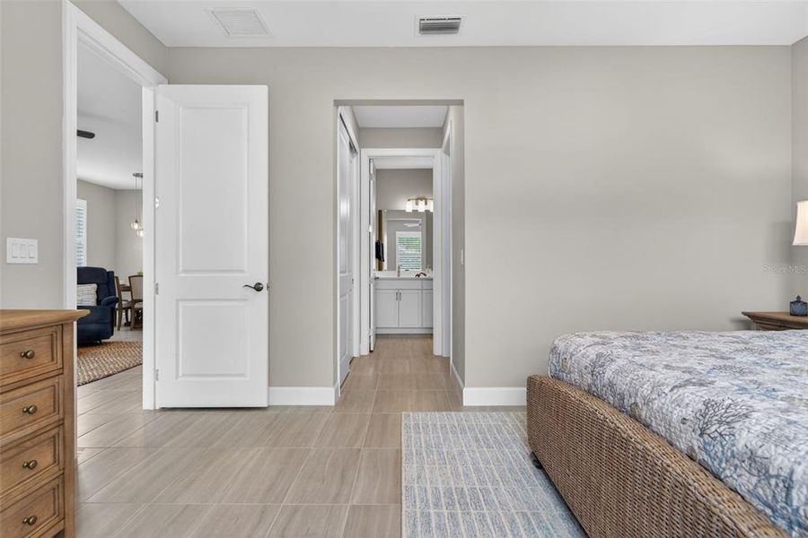 Furnished interior view inside a new home in , Englewood (Image 44).