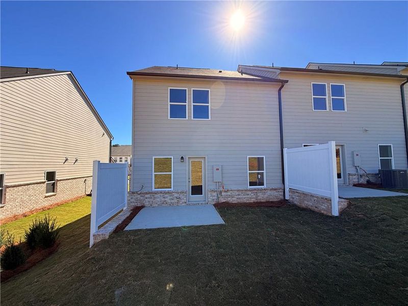 Exterior details and patio area of a home in Leydenview, Mableton (Image 3).