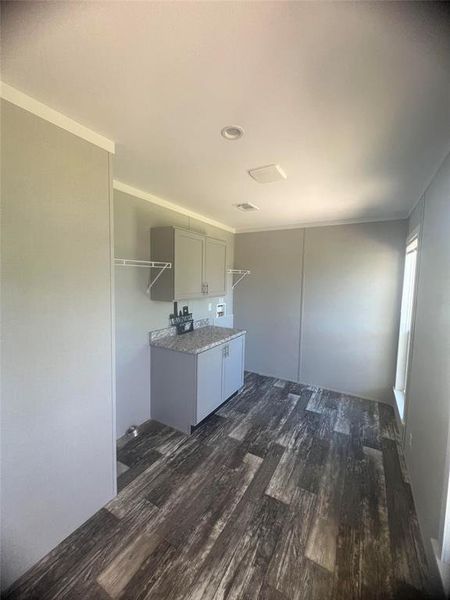 Spacious, unfurnished interior of a new home in , Pelican Bay (Image 14).