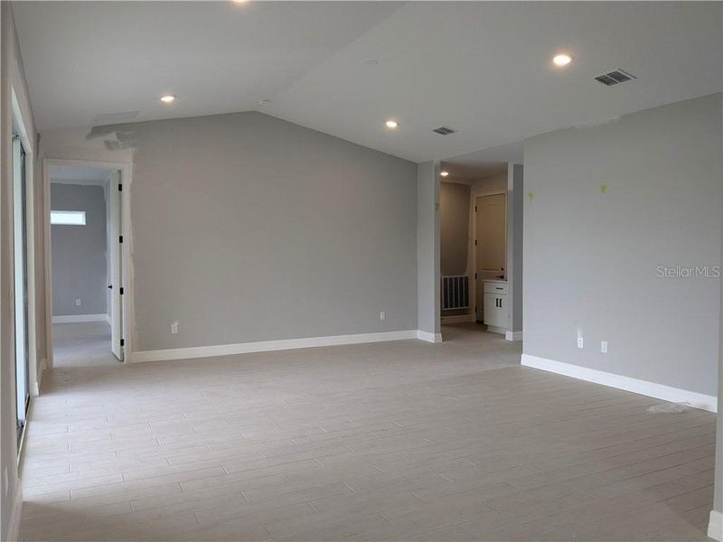 Spacious, unfurnished interior of a new home in , Sebring (Image 16).